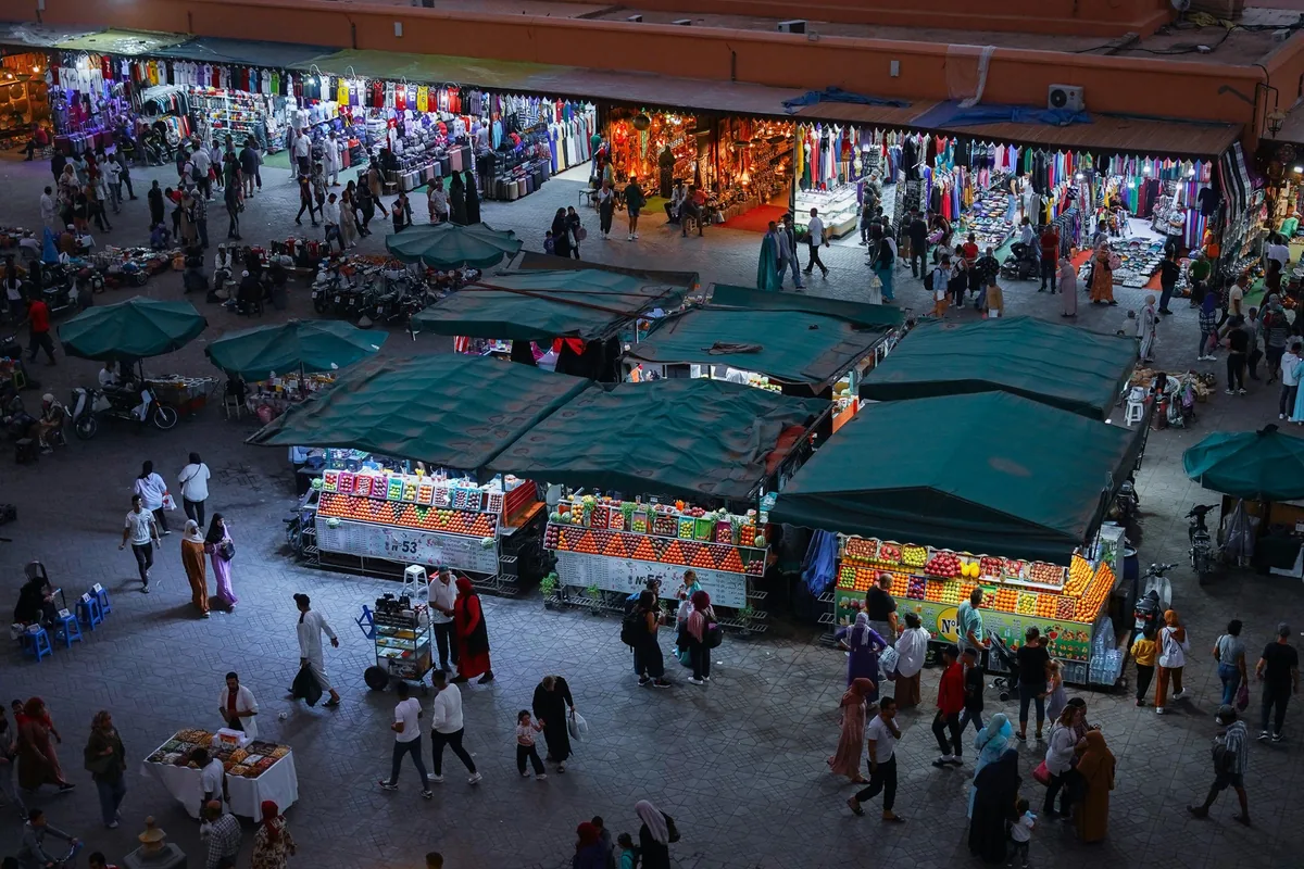 Vue de la place Jemaa el-Fna à Marrakech.